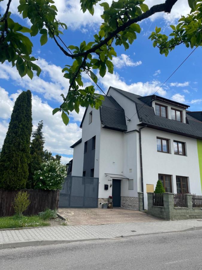 Apartment Dubnica Prejta Dubnica nad Váhom Extérieur photo